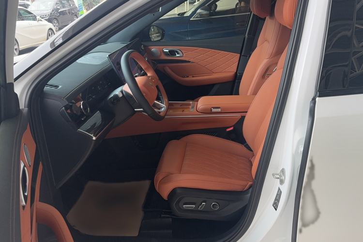 Used NETA L 2024 Extended-Range 310 Flash-Charge Red Edition Left Front Seat