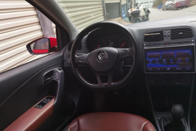 Used Volkswagen Polo 2016 1.4L Manual Fashion Model Steering Wheel