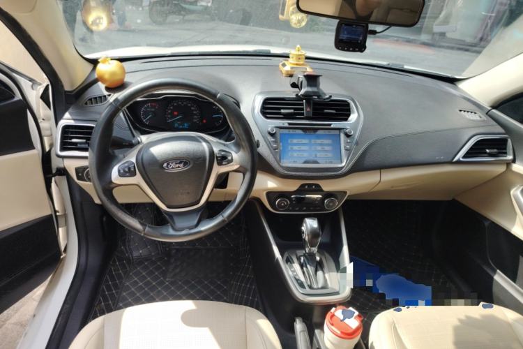 Used Ford Escort 2015 1.5L Automatic Fashion Model Center Console