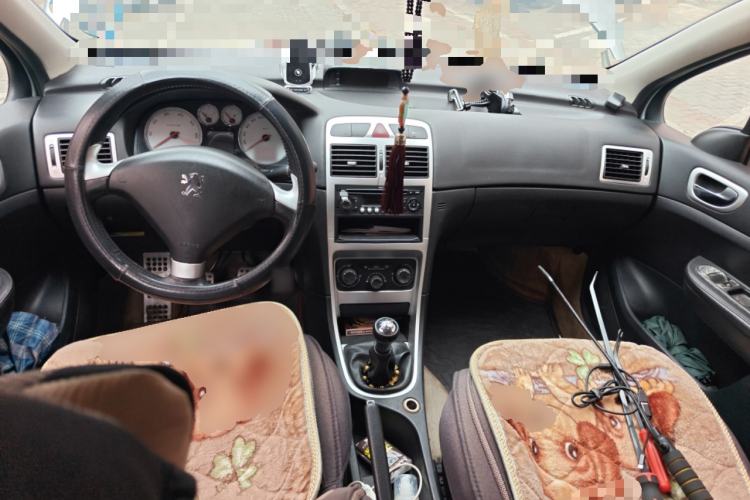 Used Peugeot 307 2012 1.6L Manual CROSS Center Console