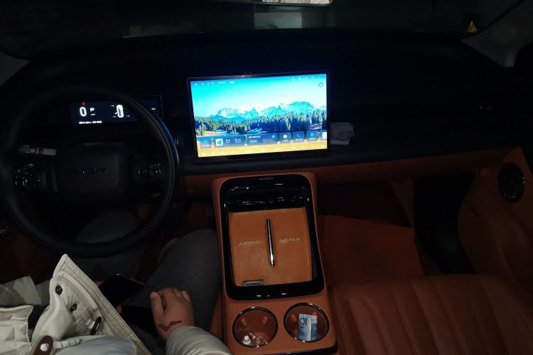 Used AION V 2024 Aion Tyrannosaurus 650 Smart Premium Edition Center Console