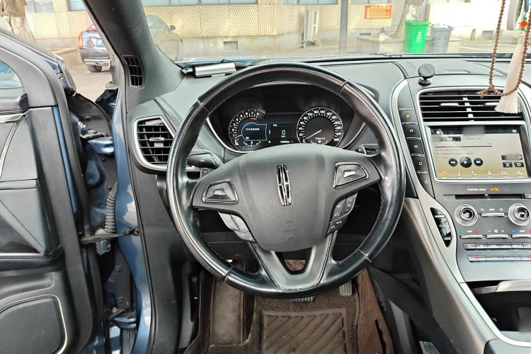 Used Lincoln MKX 2018 2.0T Two-Wheel Drive Deluxe Edition Steering Wheel