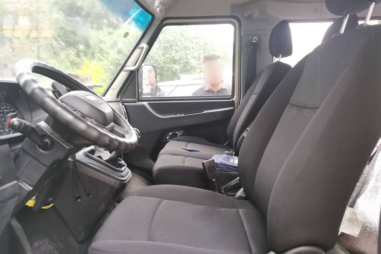 Used Iveco Daily 2023 2.5T A35M1 Short Wheelbase Mid-Height Single-Tire Side-Sliding Door 5–9 Seats