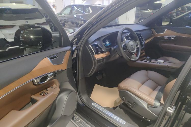 Used Volvo XC90 2024 B6 Zhiyi Luxury 7-Seater Driver Seat