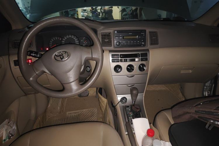 Used Toyota Corolla EX 2011 1.6L Automatic Luxury Edition Center Console