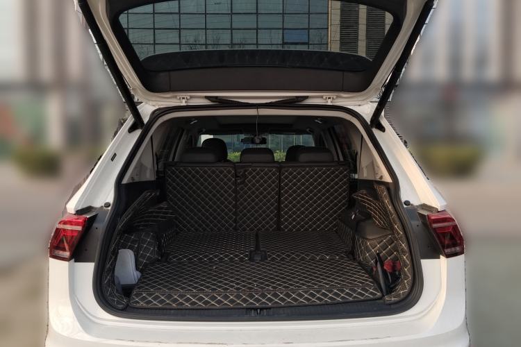 Used Volkswagen Tiguan L 2022 380TSI Automatic All-Wheel Drive R-Line Enhanced Comfort 7-Seater Trunk