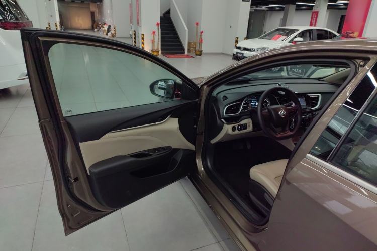 Used Buick GT 2016 15N Automatic Elite Edition Driver Seat