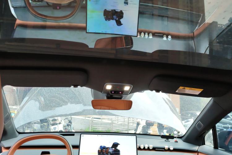 Used ONVO L60 2024 60 kWh Rear-Drive Version Headliner