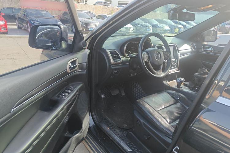 Used Jeep Grand Cherokee 2015 3.0L Elite Navigation Edition Driver Seat