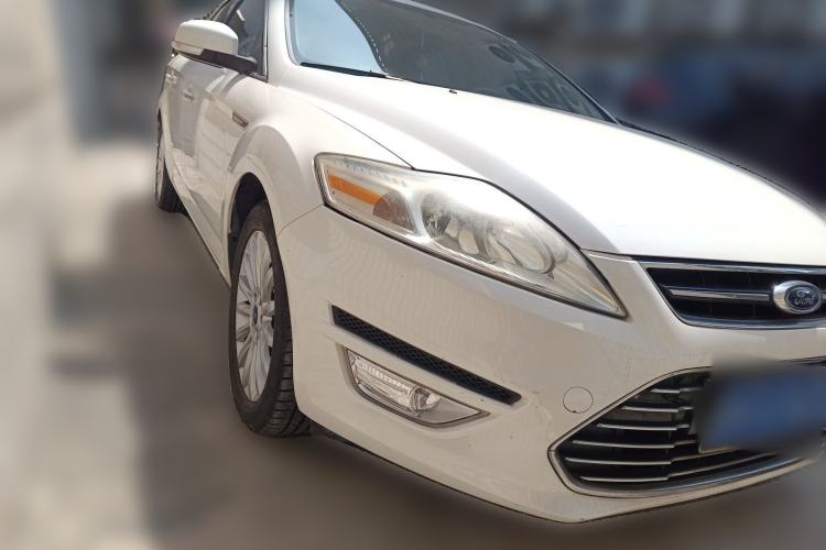 Used Ford Mondeo 2011 2.0L GTDi 200 Fashion Edition Front Right 45 Deg