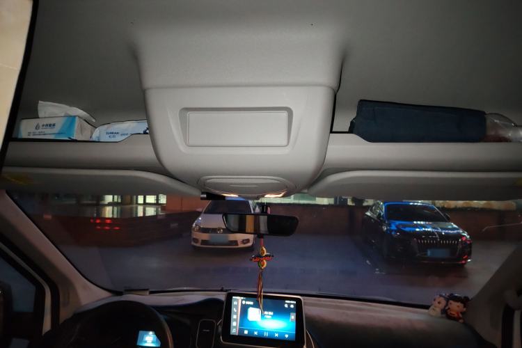 Used SAIC MAXUS Xintu V90 2019 2.0T Manual ZhiDuXing Front-Wheel-Drive Single Tire Short Wheelbase High-Roof 6-Seater