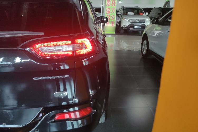 Used Jeep Cherokee 2017 2.4L Superior Edition Right Rear Taillight