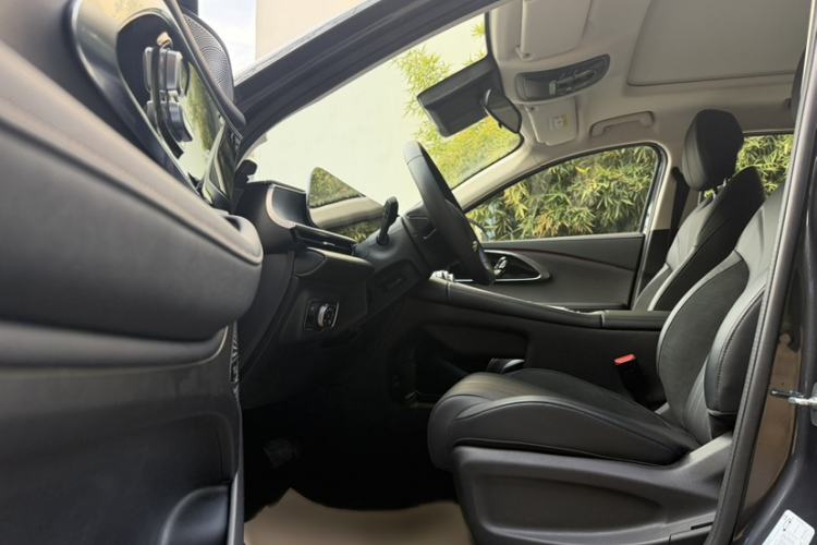 Used EXEED Lingyun 2024 300T Two-Wheel Drive Starlight Edition