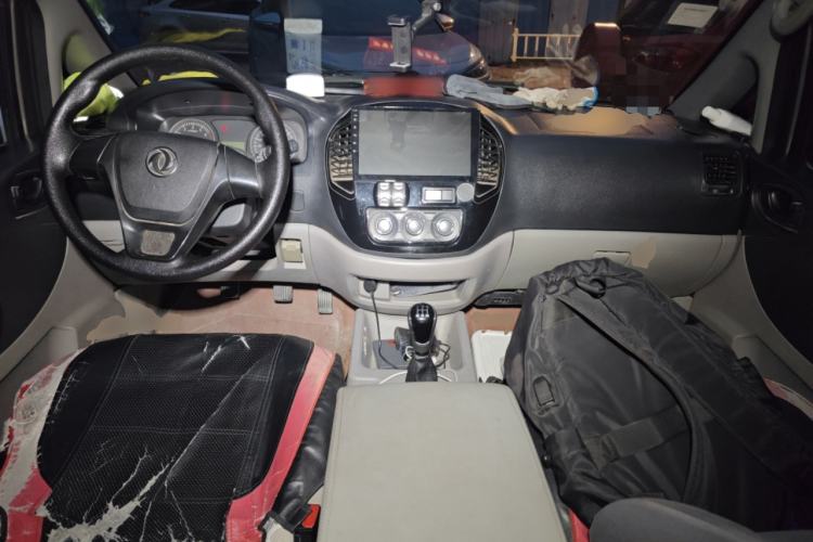 Used FORTHING Lingzhi 2019 Facelifted M3L 1.6L 7-Seater Standard Model Center Console