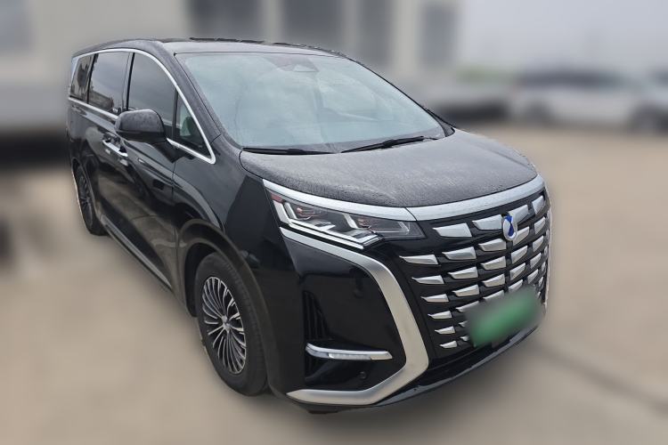 Used Denza D9 2024 DM-i 1050 Luxury Model Front Right 45 Deg