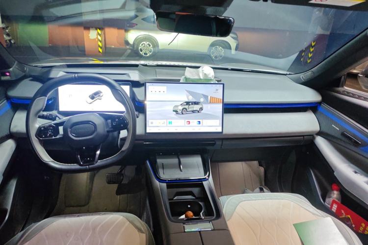 Used Lynk & Co 08 EM-P 2023 120km Long-Range Halo