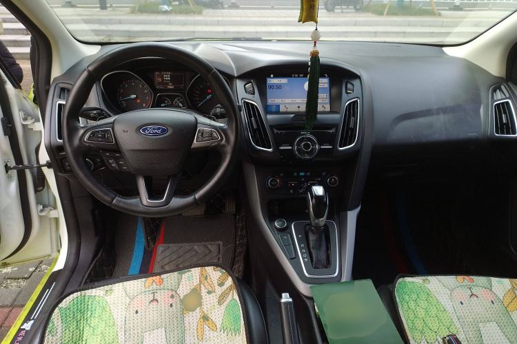 Used Ford Focus 2017 Hatchback EcoBoost 180 Automatic Sport Model Center Console