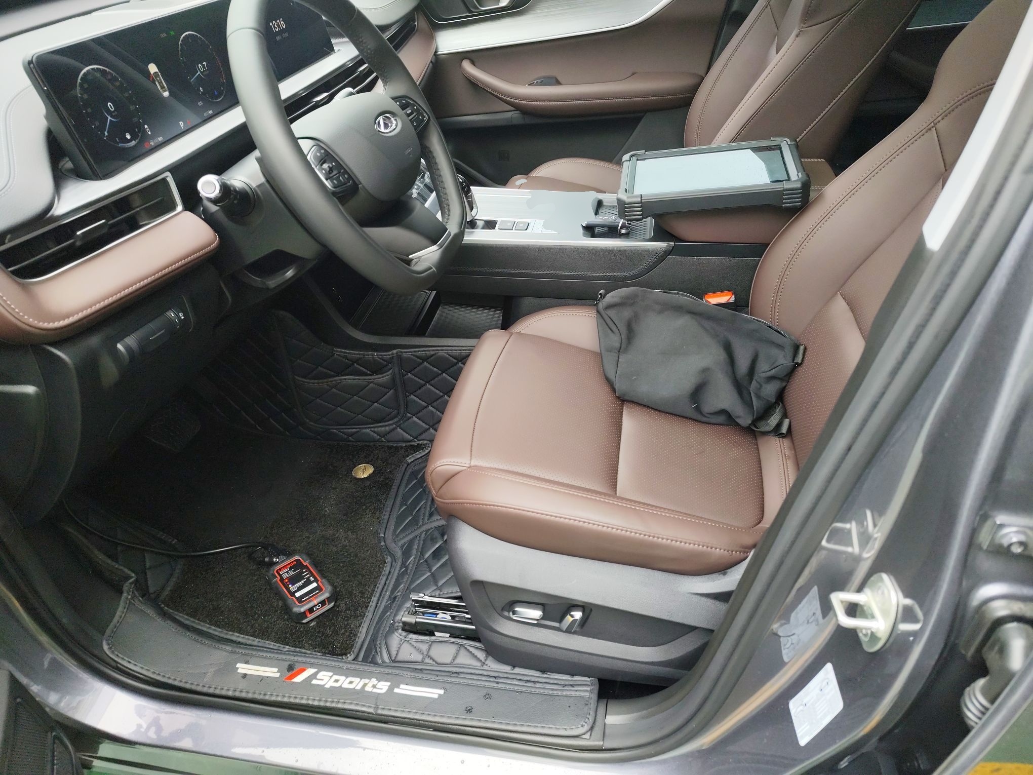 Переднее сиденье в автомобиле