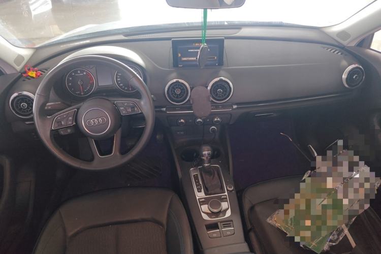 Used Audi A3 2020 Sportback 35 TFSI Fashion Edition China VI Emission Standard Center Console