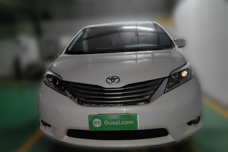Used Toyota SIENNA 
