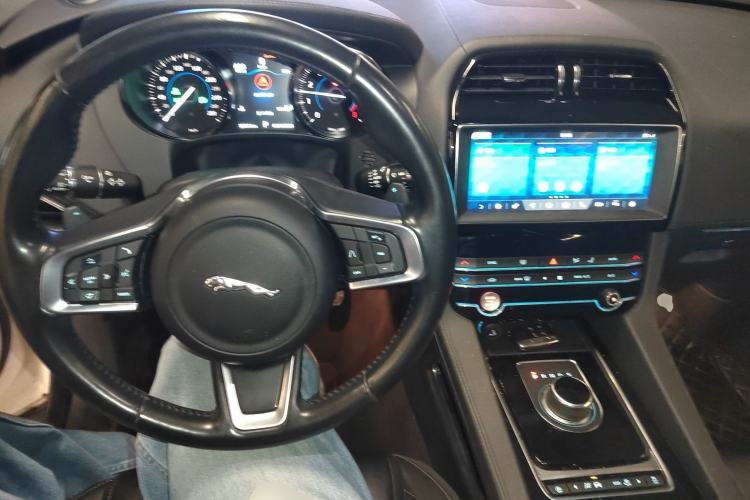 Used Jaguar F-PACE 2020 2.0T Urban Deluxe Edition Center Console