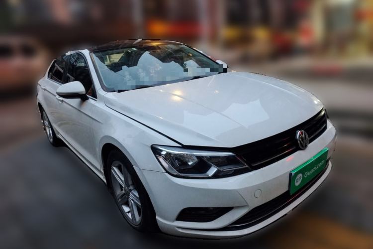 Used Volkswagen Lamando 2015 280TSI DSG Comfort Edition Front Right 45 Deg