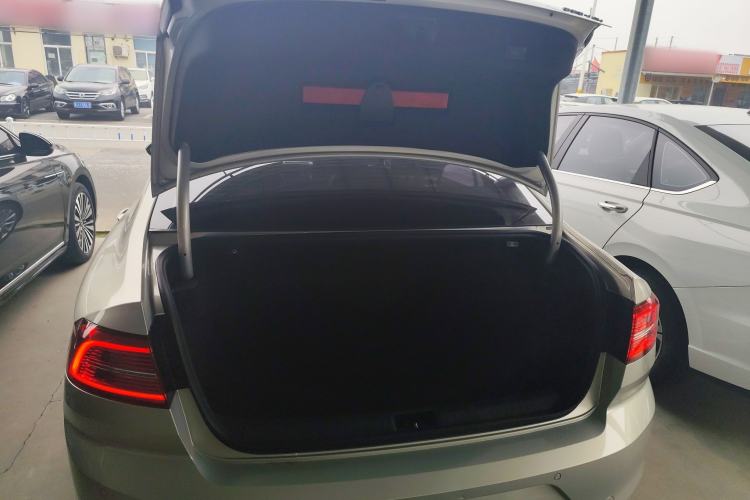 Used Volkswagen Magotan 2018 330TSI DSG Advanced Model
