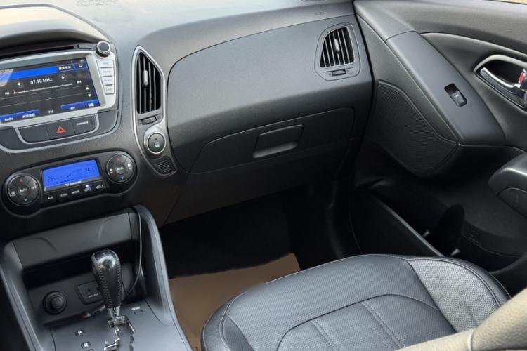 Used Hyundai ix35 2013 2.0L Automatic Two-Wheel Drive Smart GLS China IV Standard