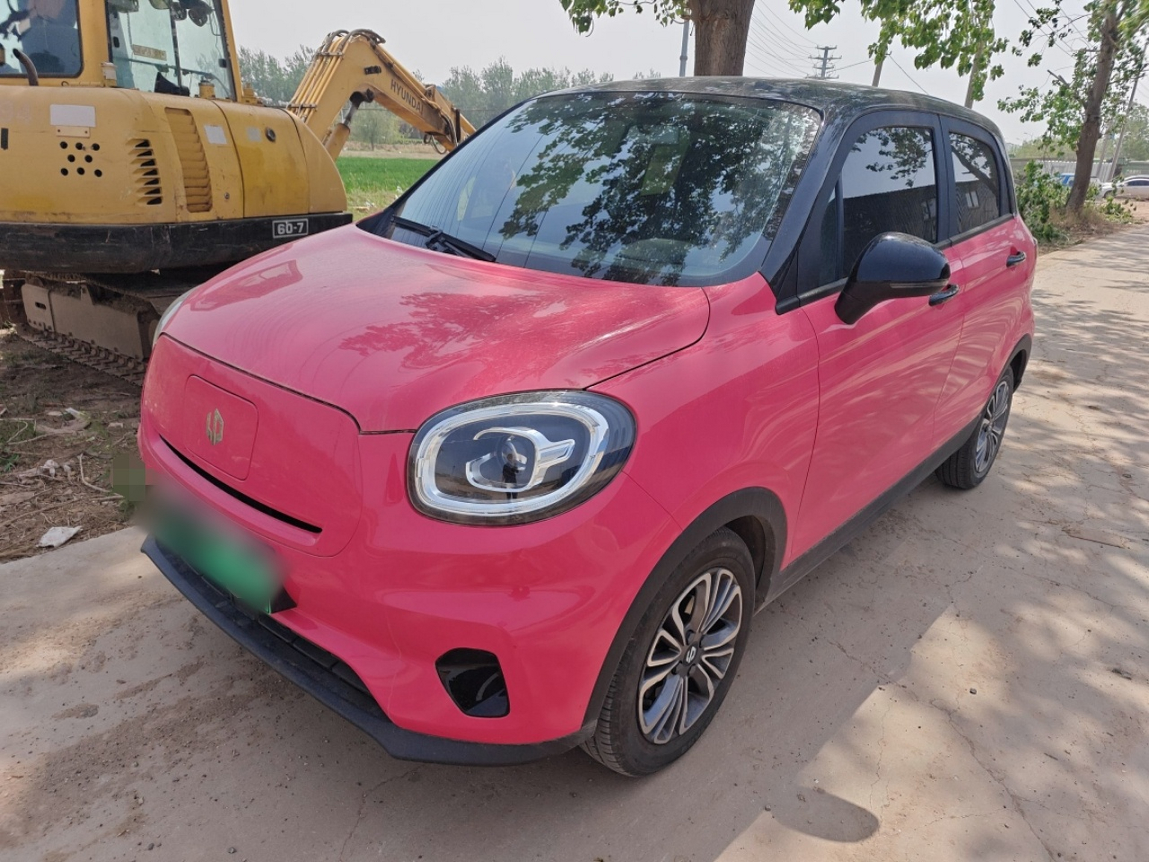 تحت مقدمة السيارة