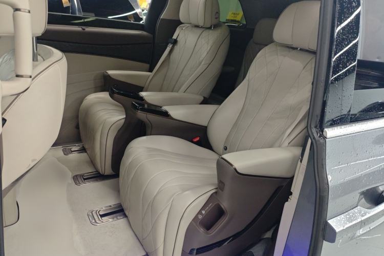 Used Denza D9 2022 DM-i 1040 Prestige Model