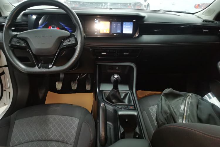 Used Roewe i5 2026 Model 1.5L Manual Comfort Version
