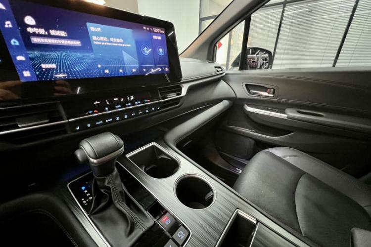 Used Toyota SIENNA 2021 2.5L Hybrid Ultimate Edition Interior 10