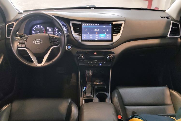 Used Hyundai Tucson 2015 1.6T Dual-Clutch Two-Wheel-Drive Smart Model Center Console