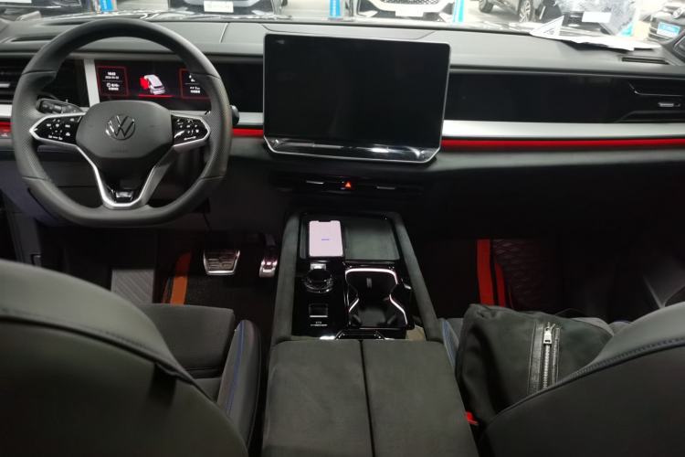 Used Volkswagen Teramont 2025 Tiguan Pro 450TSI Four-Wheel Drive Summit Edition Center Console