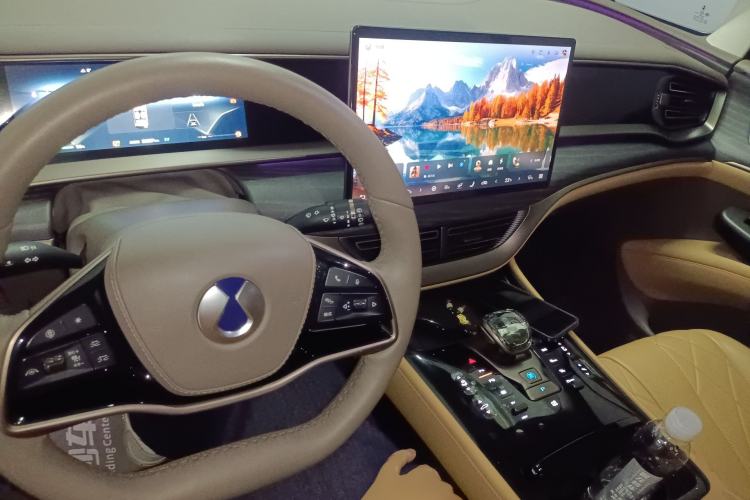 Used Denza D9 2022 DM-i 970 Four-Wheel Drive Prestige Model
