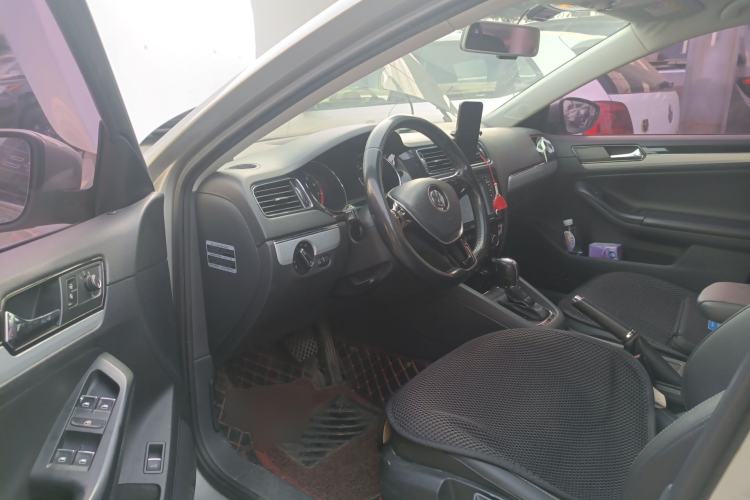 Used Volkswagen Sagitar 2015 1.6L Automatic Comfort Model
