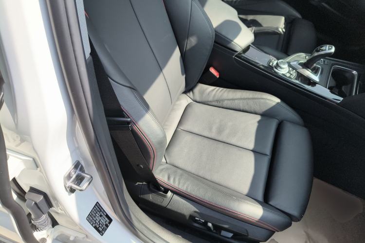 Used BMW 3 Series 2015 320i Sport Design Package
