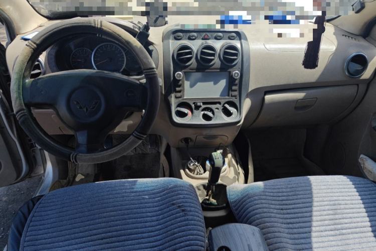 Used Wuling Hongguang 2010 1.4L Standard Version Center Console