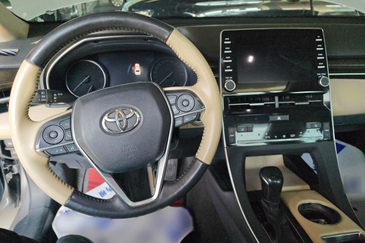 Used Toyota Avalon 2019 2.5L Touring Premium Version China VI Standard Interior 3