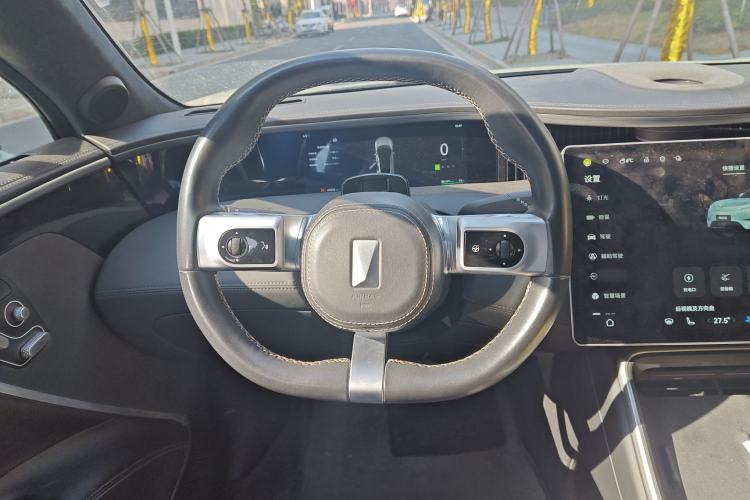 Used Avatr 11 2023 Long-Range Single-Motor Version 5 Seats Steering Wheel