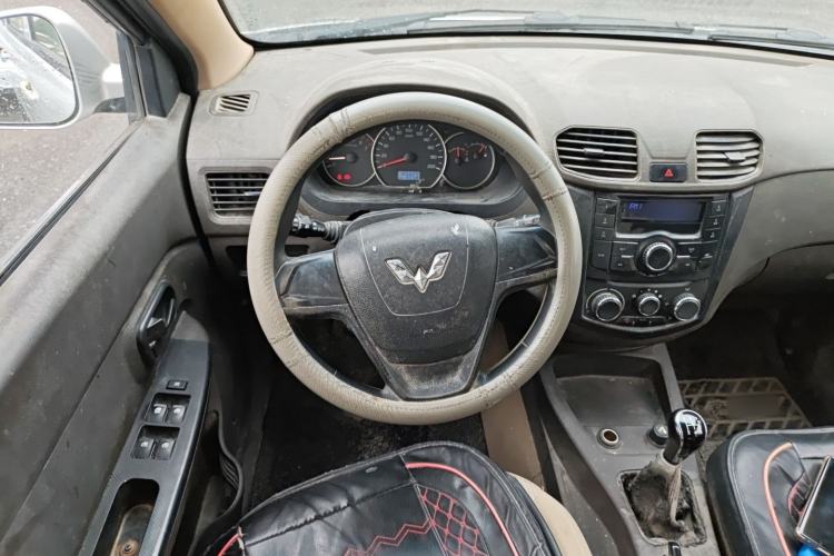 Used Wuling Hongguang 2014 1.2L S Standard Version China IV Standard Steering Wheel