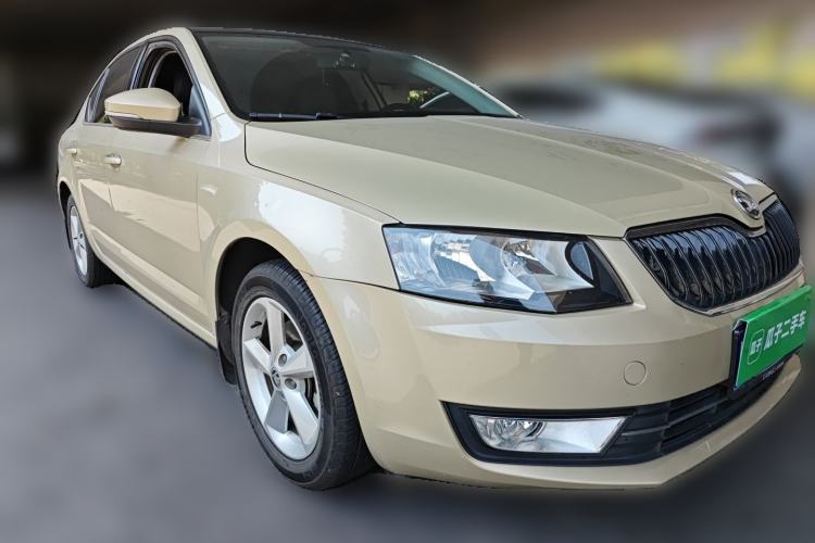 Used Skoda Octavia 2015 1.6L Automatic Yijun Edition Front Right 45 Deg