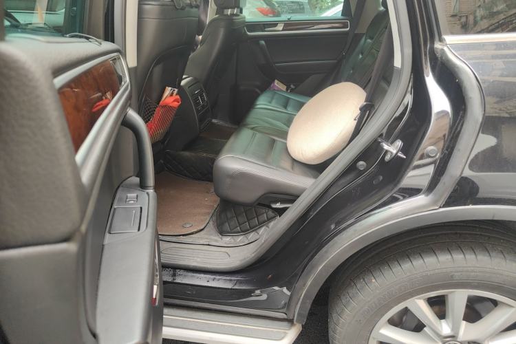 Used Volkswagen Touareg 2011 3.0 TSI High-End Version Left Rear Seat