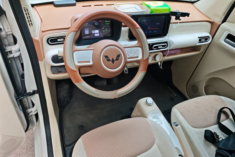 Used Wuling Hongguang MINIEV 2024 3rd Generation 215km Advanced Version
