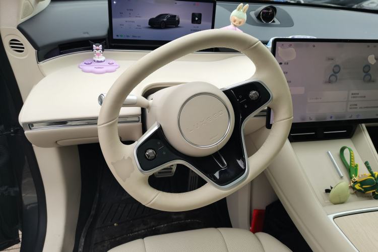 Used Hima Luxeed R7 2024 All-Electric 736 km Ultra
