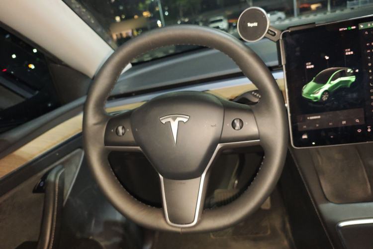Used Tesla Model Y 2021 Long-Range All-Wheel-Drive Version Steering Wheel