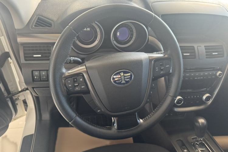 Used Bestune X80 2016 2.0L automatic Comfort trim level
