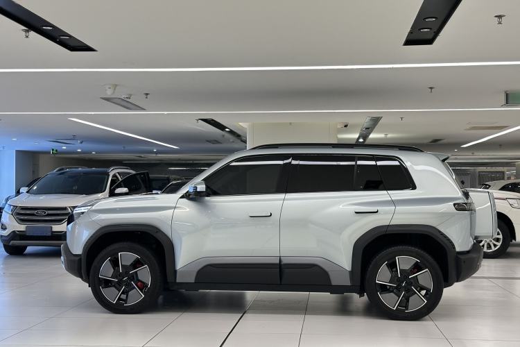 Used Formula Leopard Titanium 3 2025 501KM All-Wheel Drive Intelligent Driving Ultra Version
