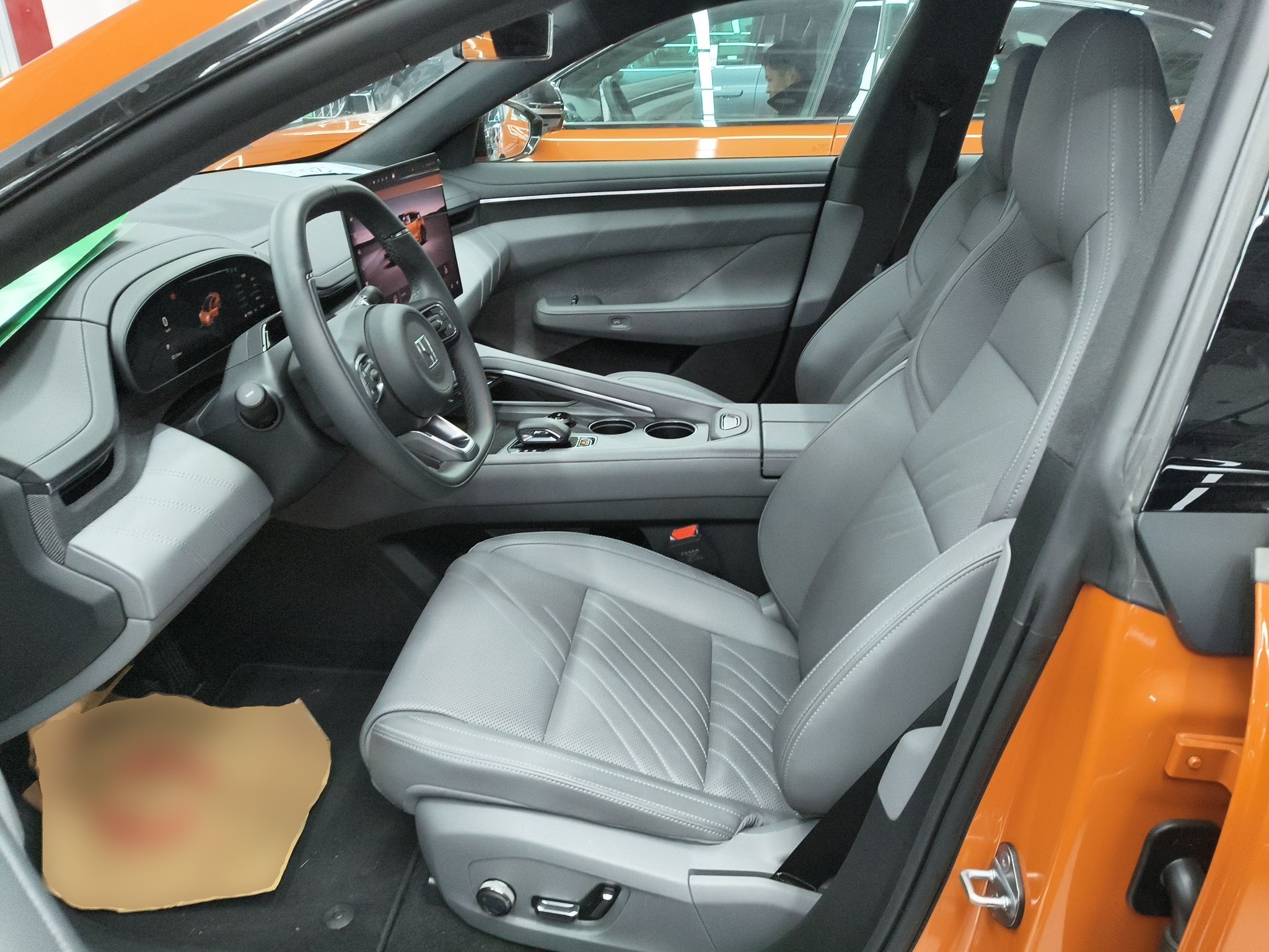 Переднее сиденье в автомобиле