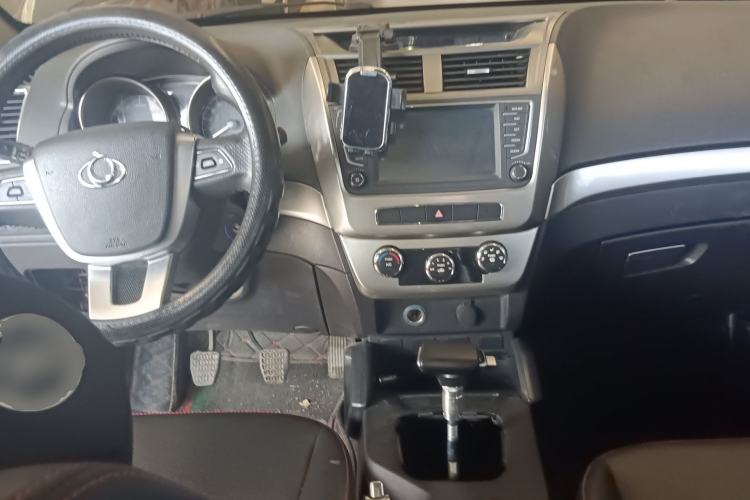 Used Geely Auto GX7 2015 Classic Edition 1.8L Manual Elite Model China V Standard Center Console